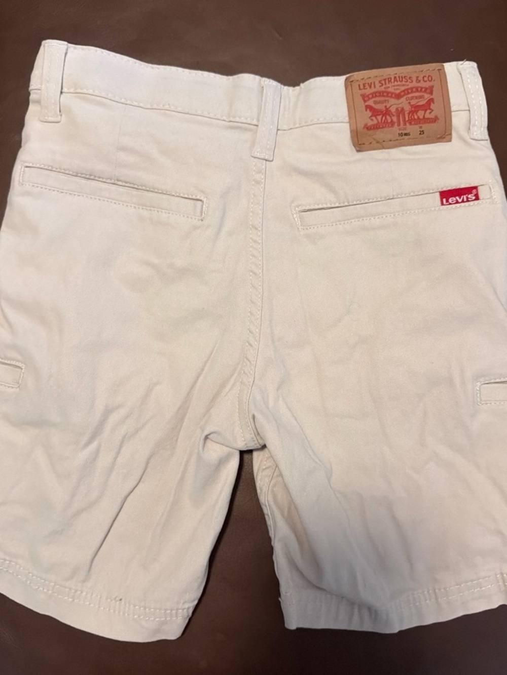 Levi's Men's Cream Flat-Front Shorts